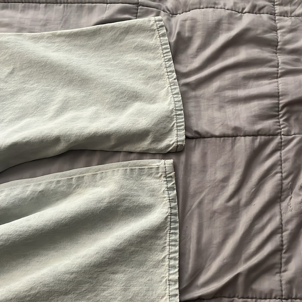 Super cute capri-ish overalls… in super good condition… super light denim - Picture 4 of 8